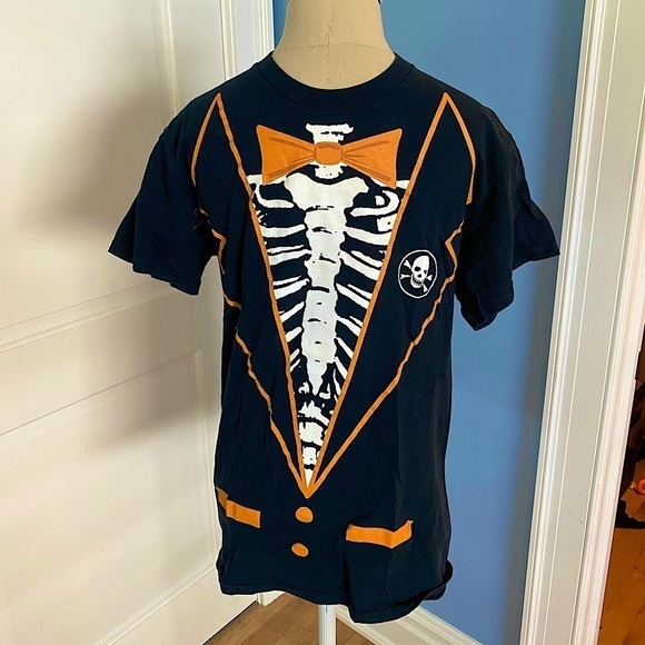 Animated Skeleton Butler T-Shirt - Picture 1 of 5